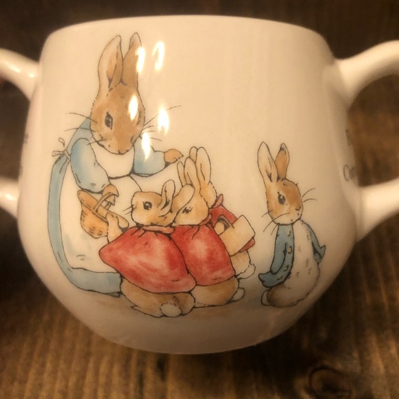 Petter Rabbit Child’s Plate & two handled cup. - Picture 3 of 14